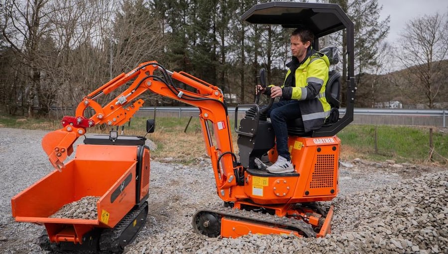 Dette er Norges minste gravemaskin